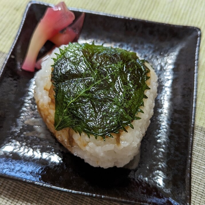 みょうが味噌のしそ巻焼きおにぎり